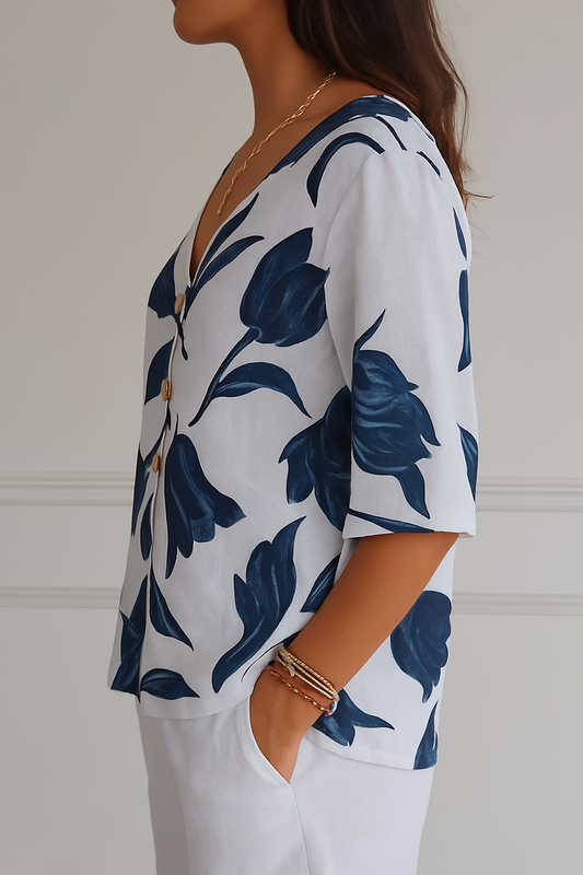 Victoria | Stylish Blouse with Floral Print and Buttons