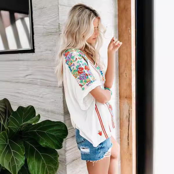 Mila | Elegante Geborduurde Bloes Met Bloemen