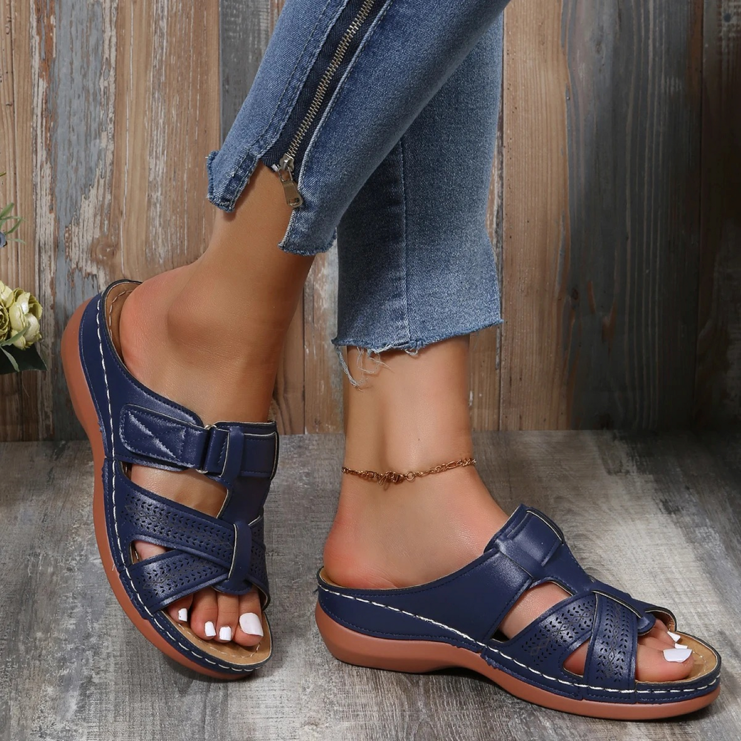 Aurora | Stijlvolle instapsandalen met gekruiste bandjes