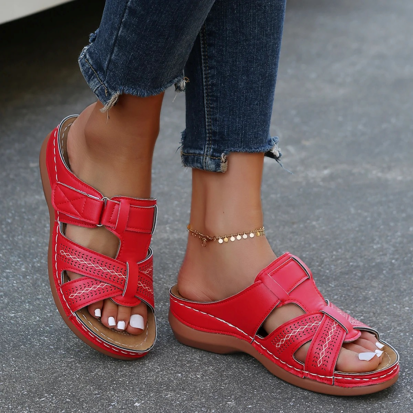 Aurora | Stijlvolle instapsandalen met gekruiste bandjes