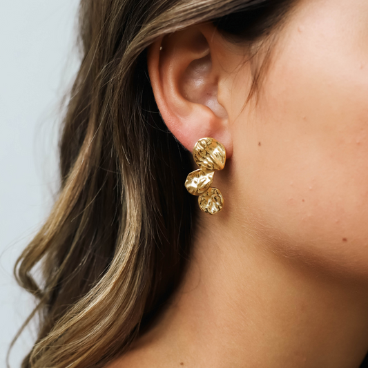 Caroline | Stijlvolle Gouden Oorbellen met Hanger