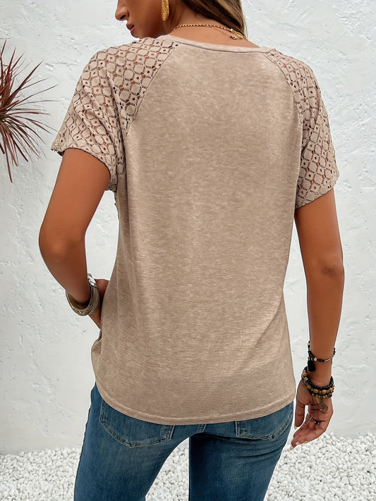 Emilia | Stylische T-Shirt mit Spitzen-Details